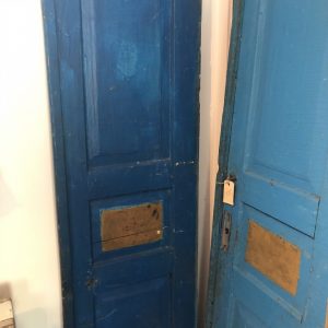 Oude houten Blauwe deuren