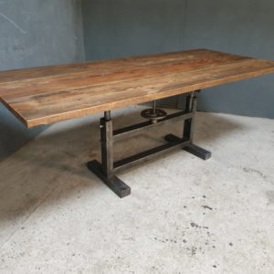 Ongekend Industriele grote oude houten tafel met ijzeren onderstel TW-45
