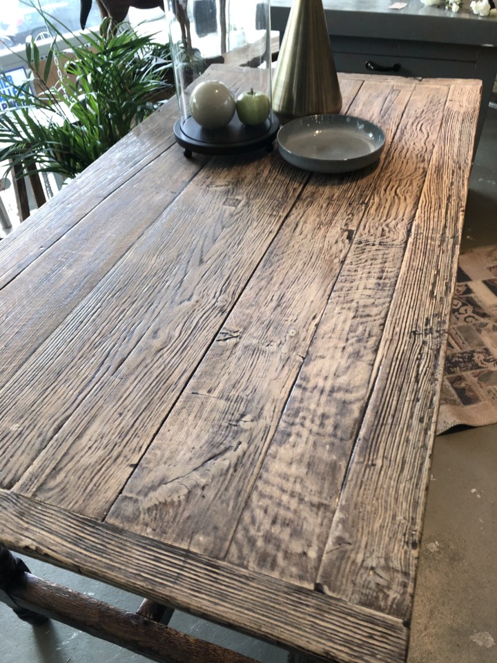 houten kleine tafel met mooi houten blad - Vindustrial