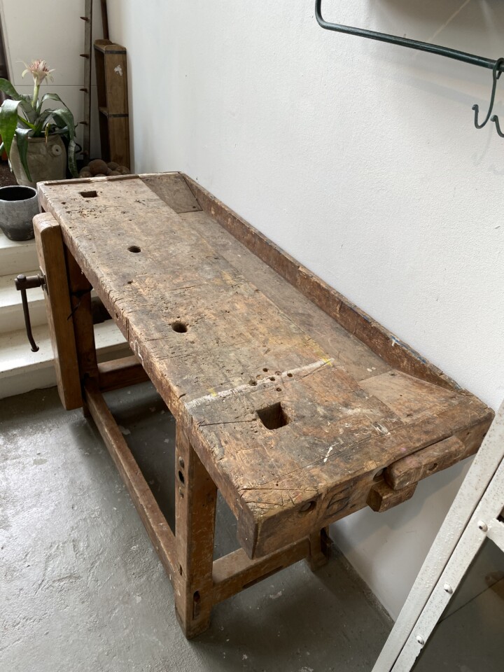 kin vandaag Gedateerd Kleine oude houten werkbank met schroef - Vindustrial