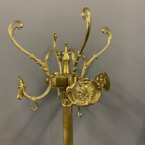 Prachtige metalen goudkleurige kapstok, barok stijl